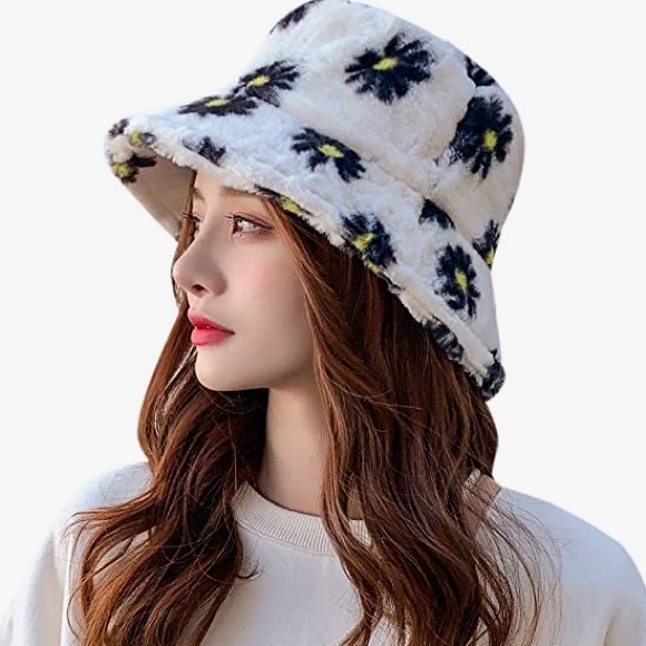 Fuzzy fur fleece white bucket hat black flowers - Picture 3 of 4